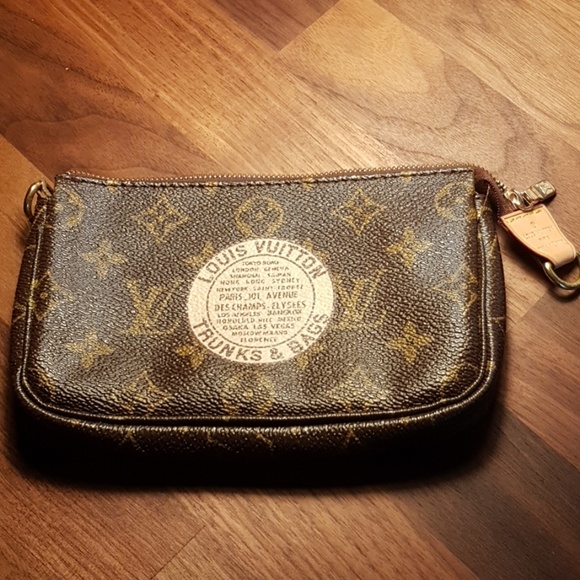 Louis Vuitton Handbags - Louis Vuttion trunks and bags mini bag